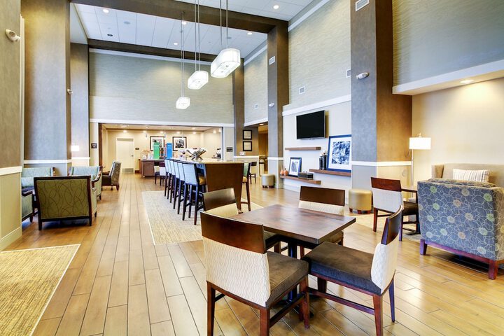 Hampton Inn & Suites Milwaukee West
