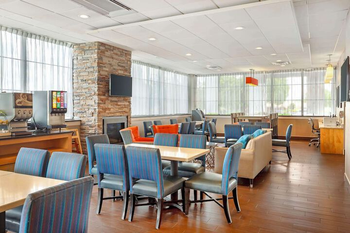 Best Western Hartford Hotel & Suites