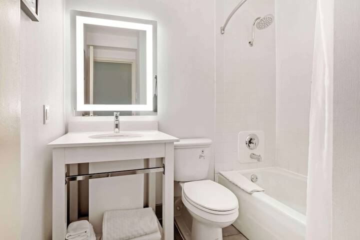 Best Western Plus Kansas City Sports Complex Hotel