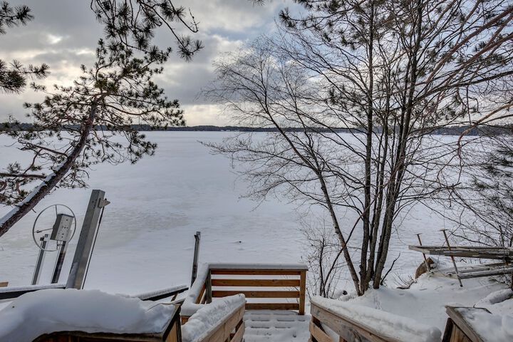 Lakefront Rhinelander Retreat w / Private Hot Tub!