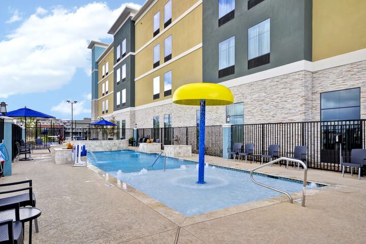 Pool 11 of 46