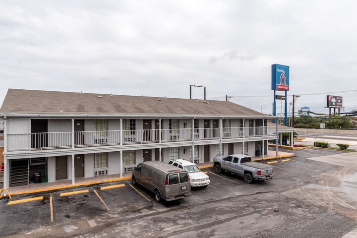 Hotel 4 of 36