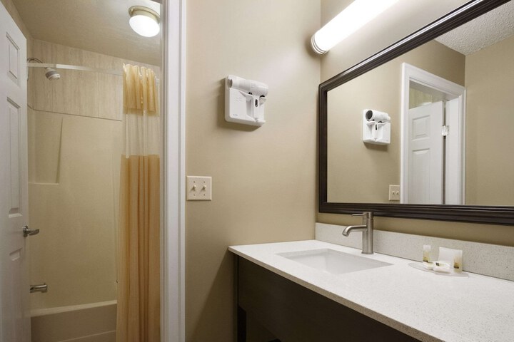 Room 16 of 32