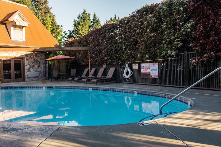 Riverside Inn