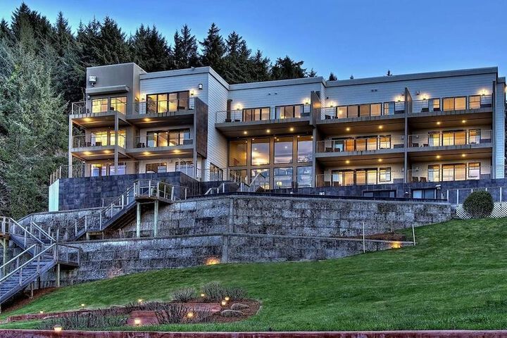 Whale Cove Inn