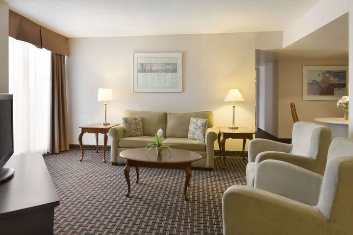 Ramada by Wyndham Belleville Harbourview Conference Centre