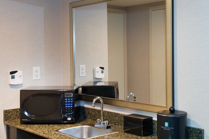 Embassy Suites by Hilton Detroit Livonia Novi