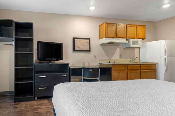 WoodSpring Suites Orlando South