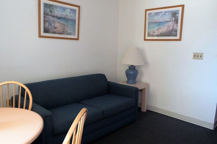 Golden Rail Motel