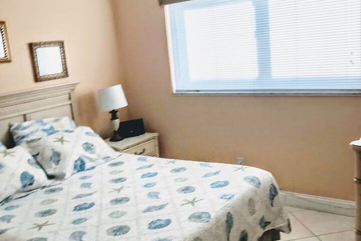 Room 28 of 34