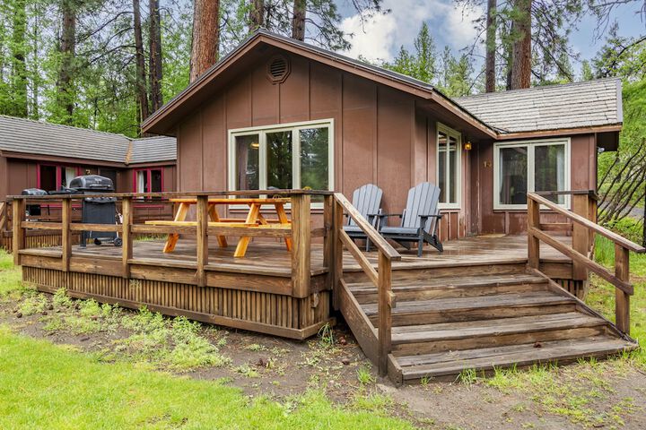 Lake Creek Lodge