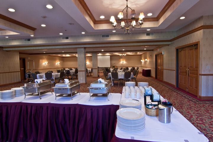 Coshocton Village Inn and Suites