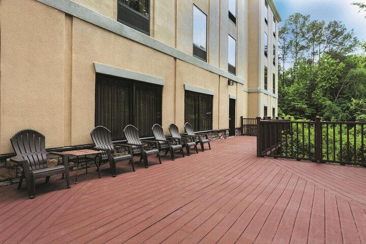 Hotel Exterior 41 of 41