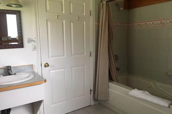 Room 16 of 40