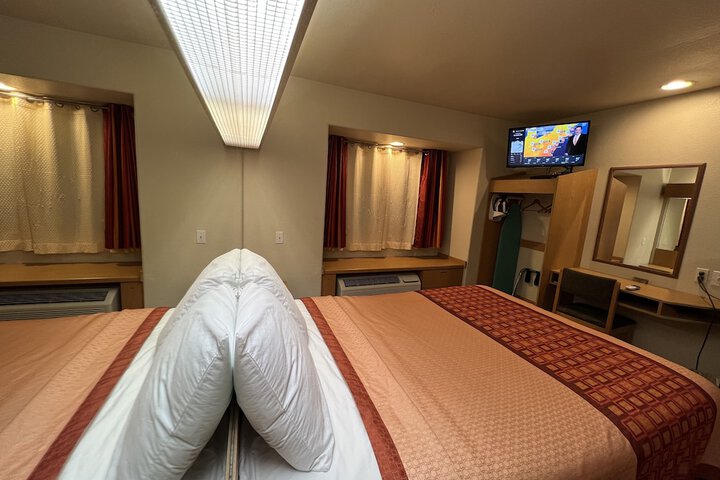 Room 5 of 16
