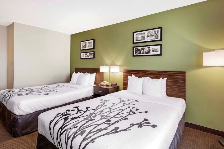 Room 13 of 27