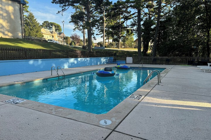 Pool 7 of 17