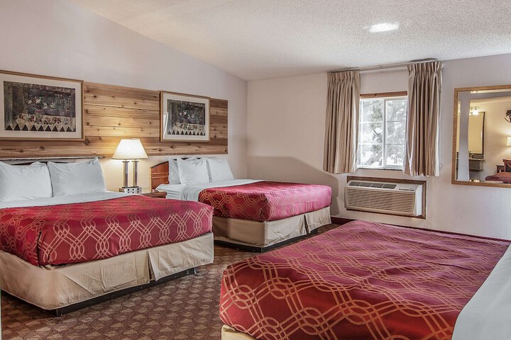 Econo Lodge Inn & Suites Madras