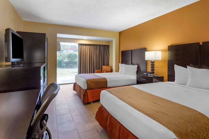 Best Western The Plaza Hotel Honolulu Airport - Free Breakfast