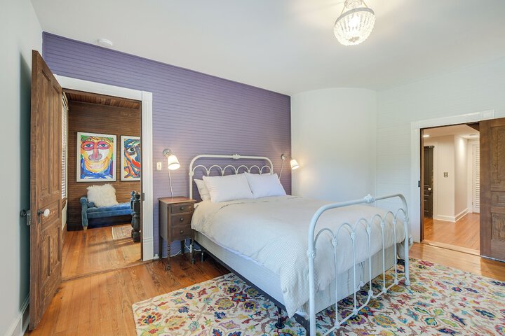 Historic & Charming Pittsboro Home w / Fireplaces