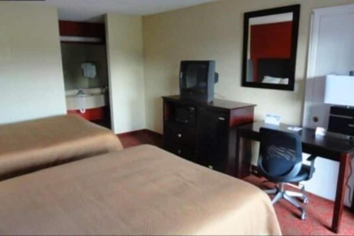 Room 18 of 28