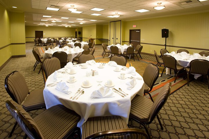 Holiday Inn & Suites Bakersfield by IHG
