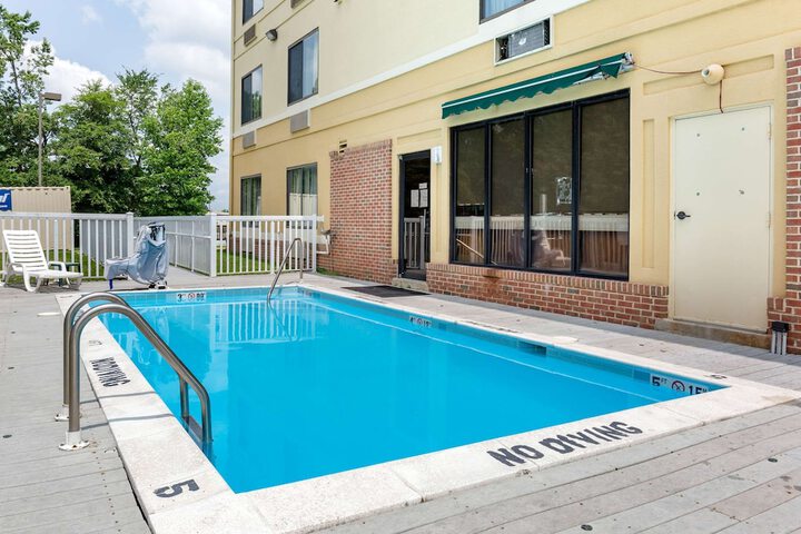 Pool 4 of 44