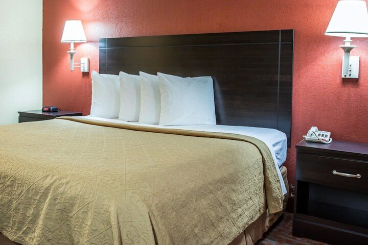 Quality Inn & Suites Monroe