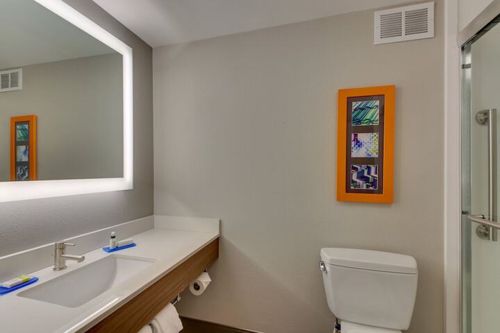 Room 17 of 36
