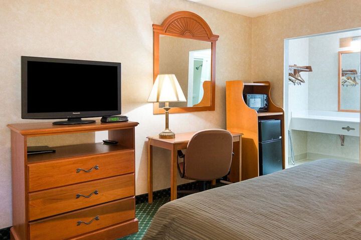 Room 12 of 24