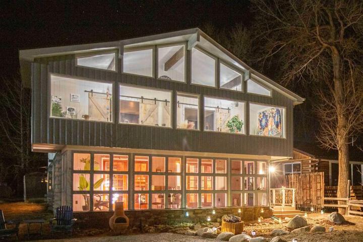 Lake Cabin w / King Bed Foodie Kitchen, & Views