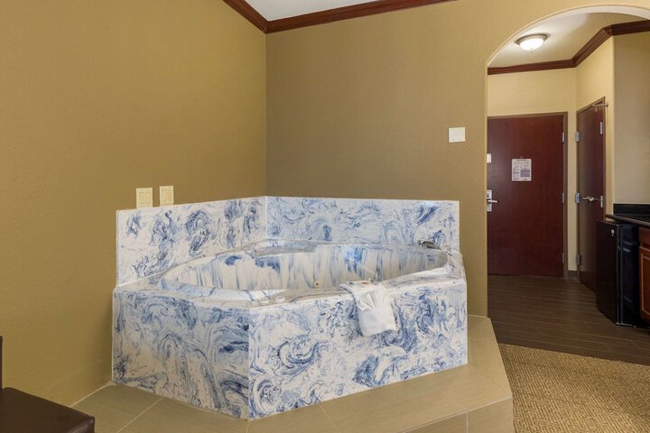 Room 10 of 47