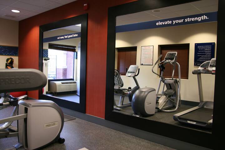 Hampton Inn & Suites Manchester-Bedford