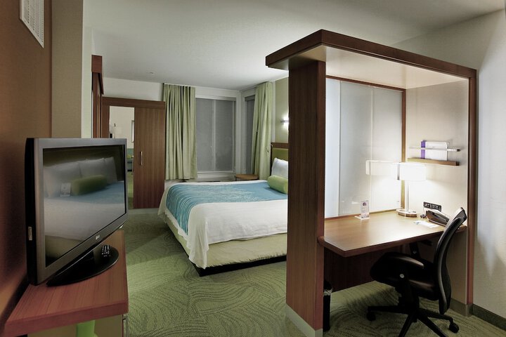 Room 21 of 38