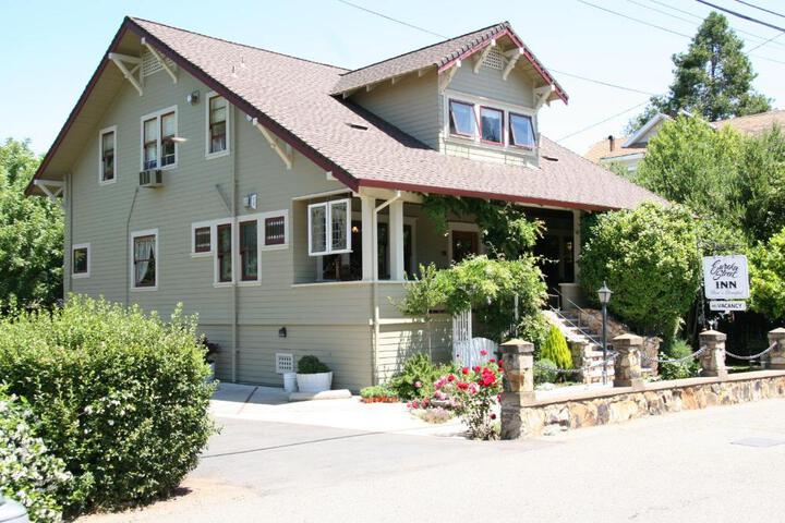 Eureka Street Inn