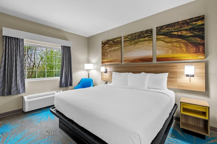 Days Inn & Suites by Wyndham Union City