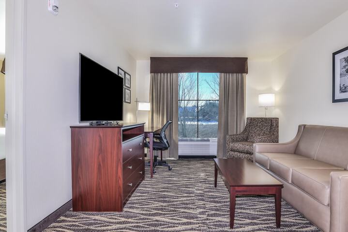 Cobblestone Hotel & Suites - Rhinelander