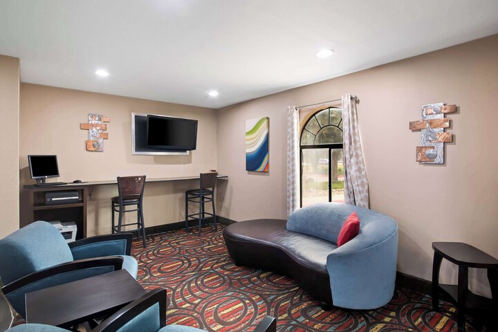 Best Western Cedar Inn