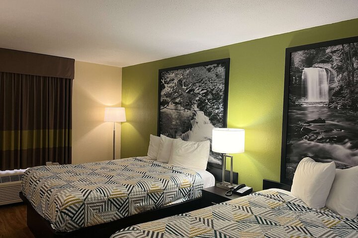 Room 27 of 33
