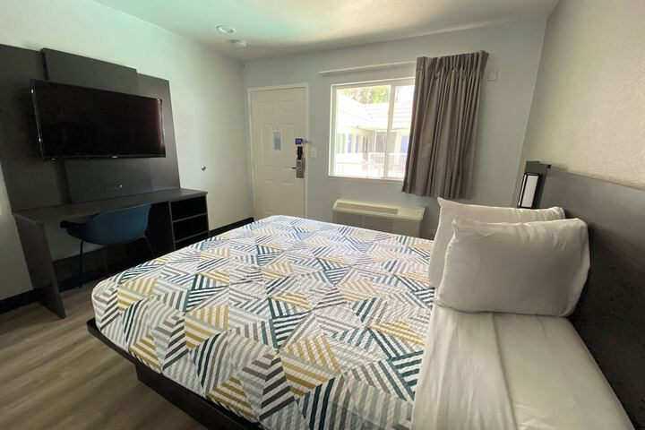 Room 8 of 25