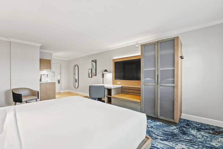Room 42 of 103