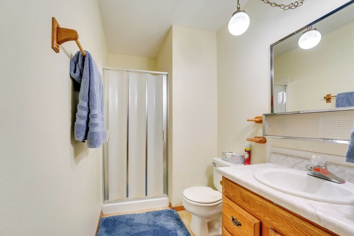 Downtown Delta Condo 34 Mi to Black Canyon!