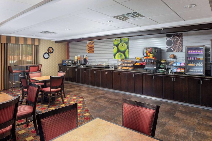 La Quinta Inn & Suites by Wyndham Warner Robins - Robins AFB
