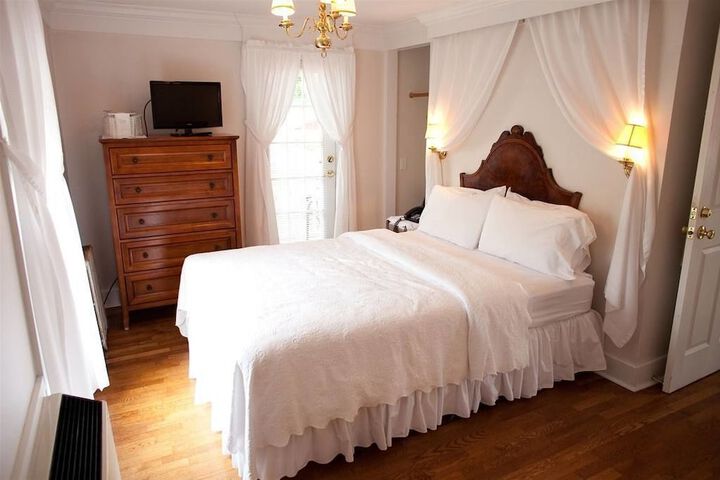 Room 3 of 18