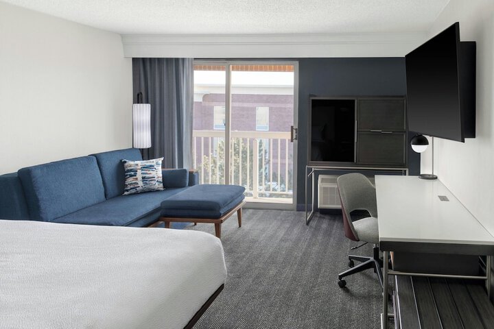 Courtyard by Marriott Cleveland Airport South