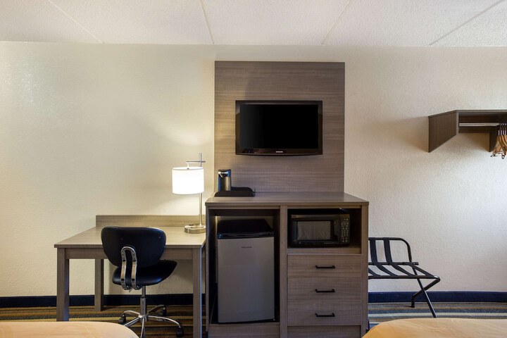 Room 15 of 31