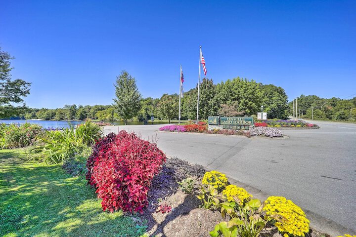 Lake & Pool Access! Outdoorsy Getaway in Newland