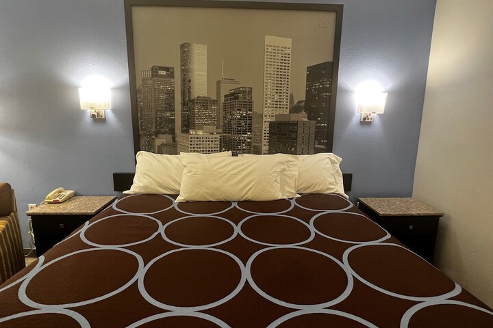 Room 25 of 29