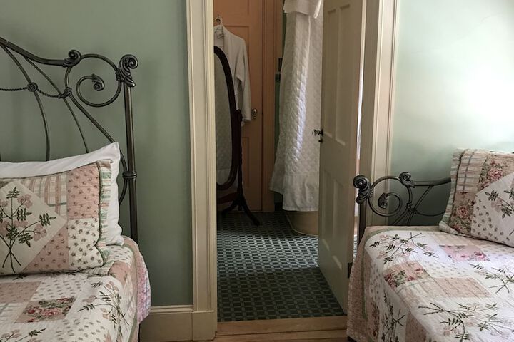 Room 46 of 85