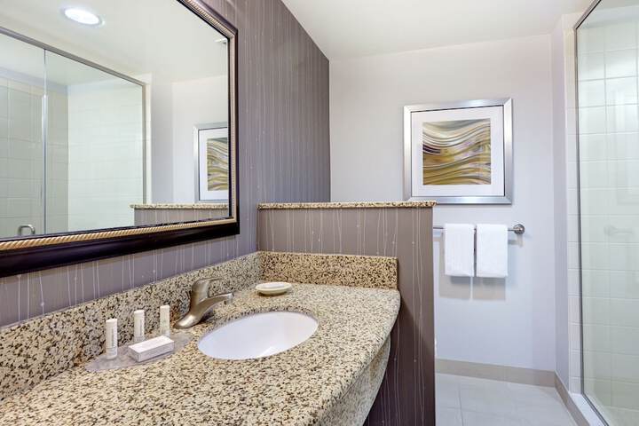 Courtyard by Marriott Phoenix North / Happy Valley